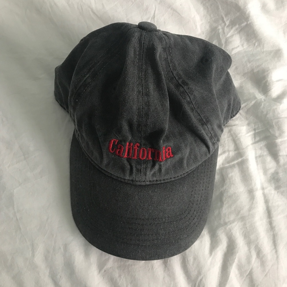 💙SOLD💙 Brandy Melville California Gray Cap - Picture 2 of 4